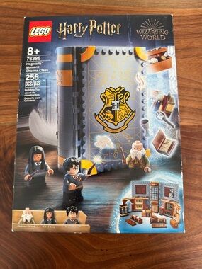 Lego Harry Potter Blue and Gold Hogwarts Charms Class 76385